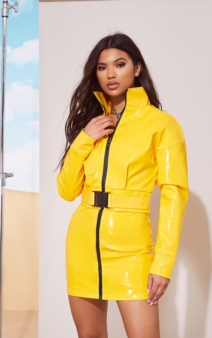YELLOW VINYL BUCKLE DETAIL CROP JACKET