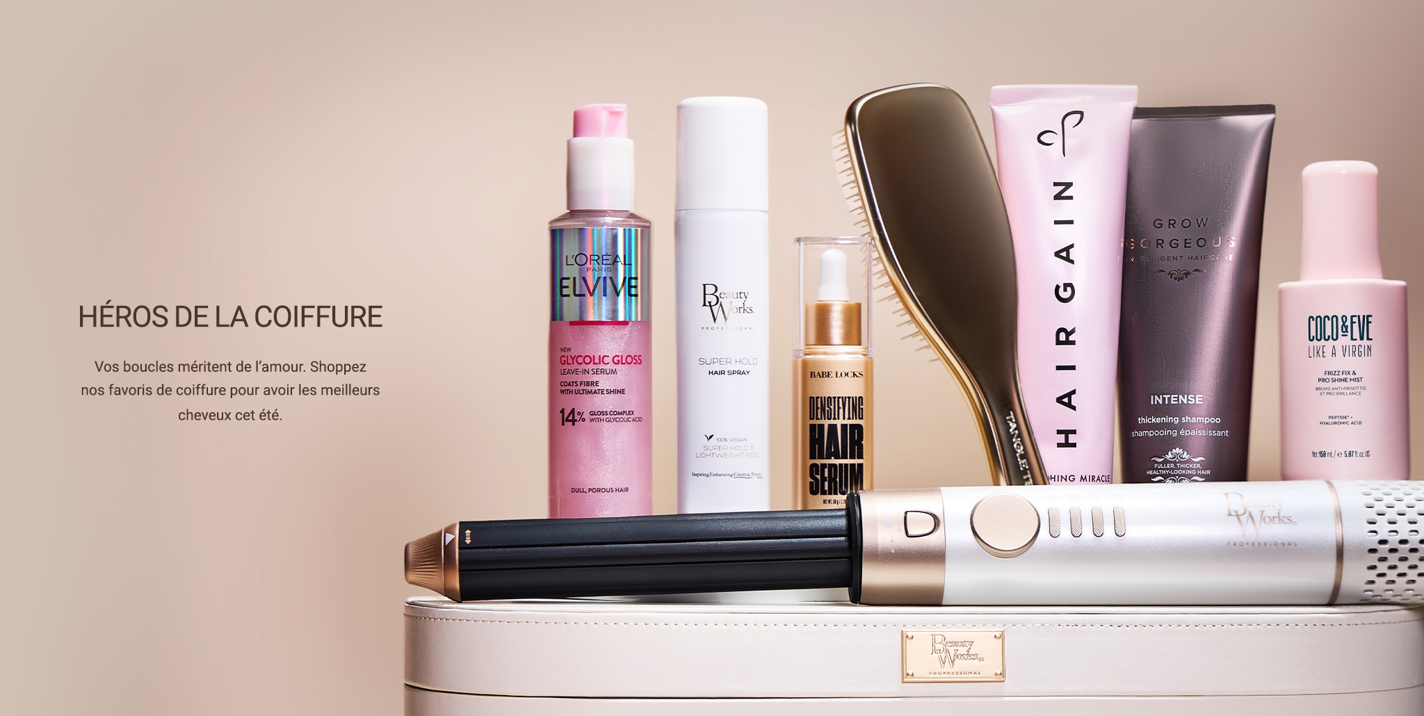 Bouteilles de produits capillaires et styler.