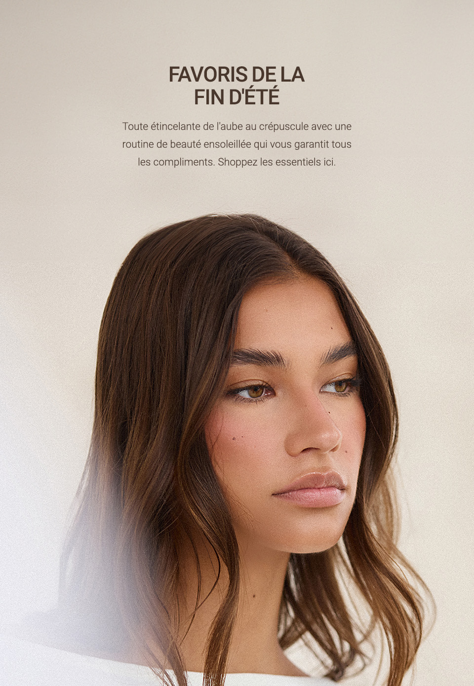 Mannequin féminin tenant un coquillage - Beauté Été